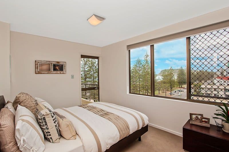 164 The Esplanade, BURLEIGH HEADS QLD 4220, Burleigh Heads - Thumbnail 4