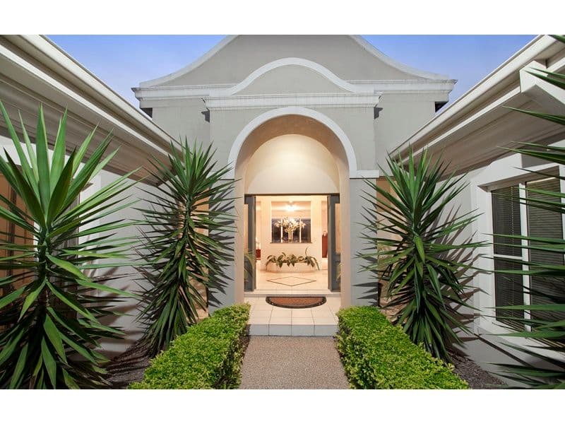 6  Windchimes Way, HOPE ISLAND QLD 4212, Hope Island - Thumbnail 3