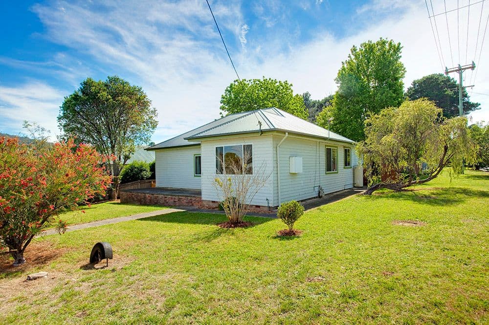 16 Oxley Drive, MITTAGONG NSW 2575, Mittagong - Image 1