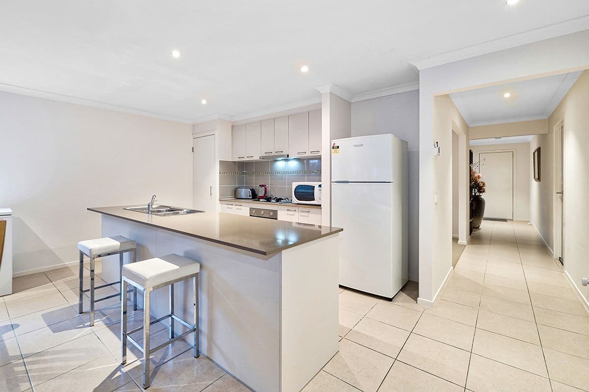 24 Royaloak Crescent, Cranbourne East VIC 3977, Cranbourne East - Thumbnail 6