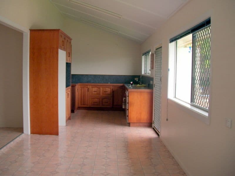 13 Benwell Street, East Innisfail QLD 4860, East Innisfail - Thumbnail 4