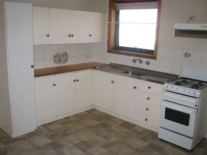 9 Hayes Crescent, MOUNT GAMBIER SA 5290, Mount Gambier - Thumbnail 2