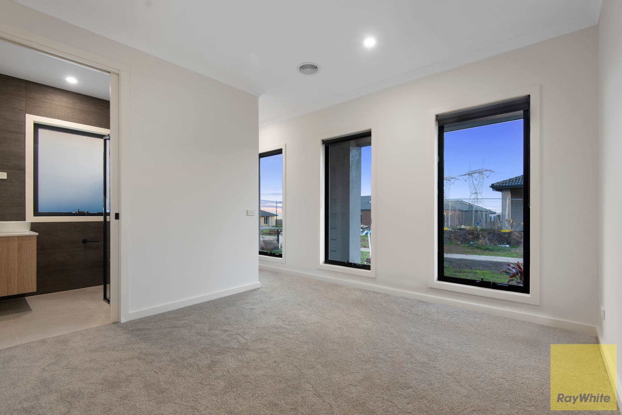 19 Yellowstone Drive, Truganina VIC 3029, Truganina - Thumbnail 2