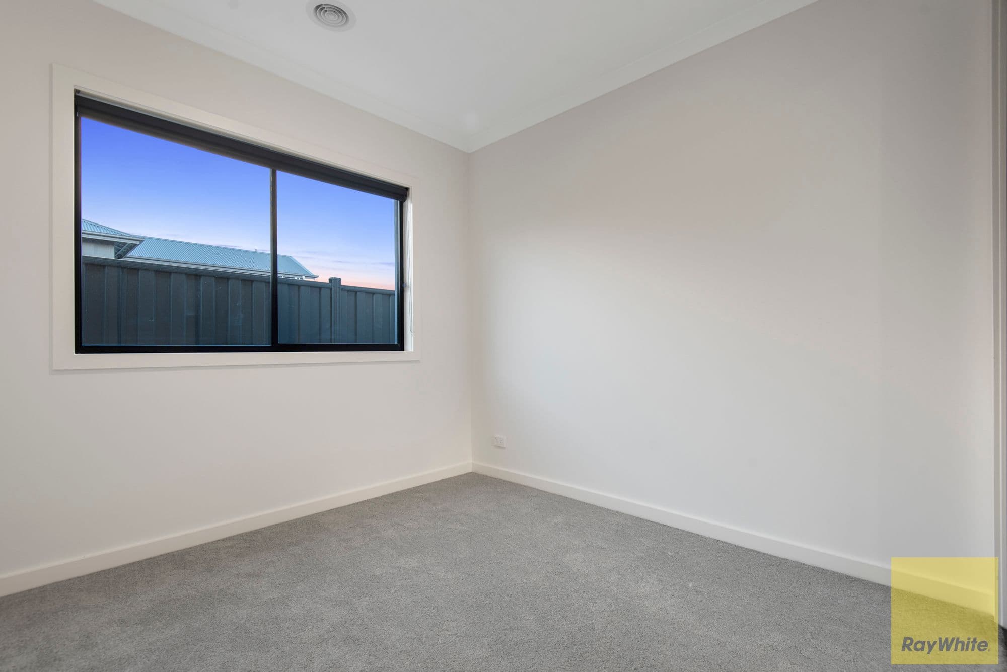 19 Yellowstone Drive, Truganina VIC 3029, Truganina - Thumbnail 4