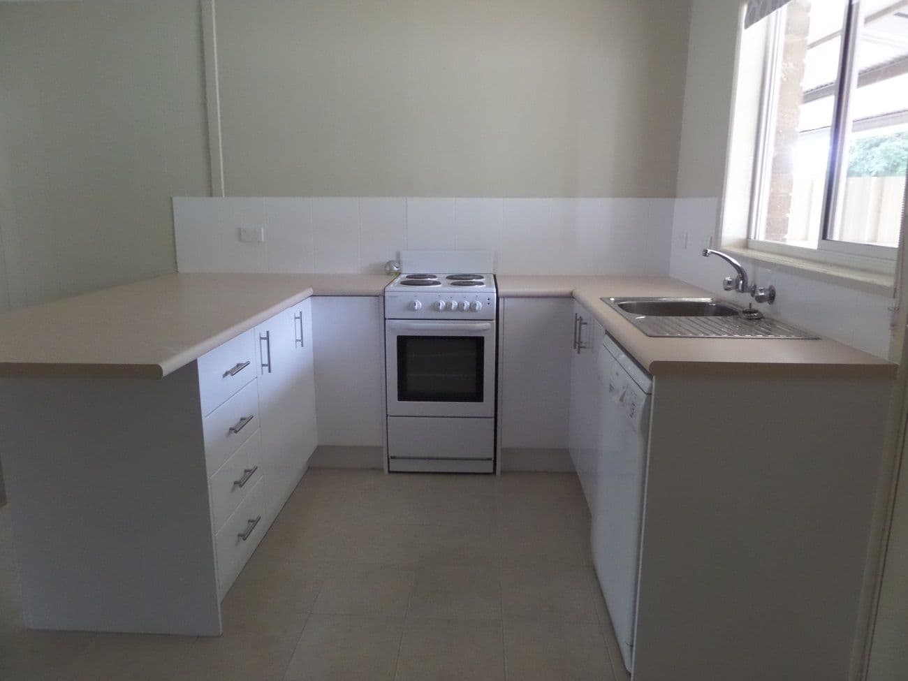 10 Helenor Crescent, NARRANDERA NSW 2700, Narrandera - Thumbnail 5