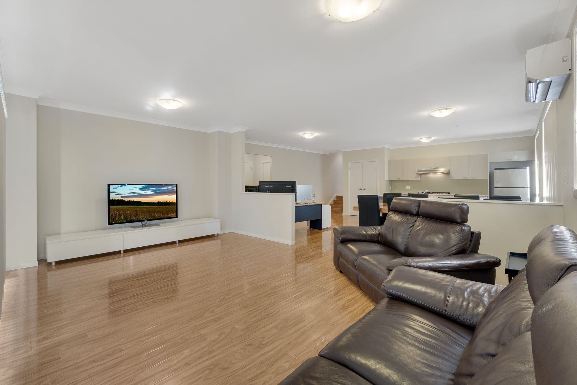 26 Moyengully Avenue, Mount Annan - Thumbnail 2