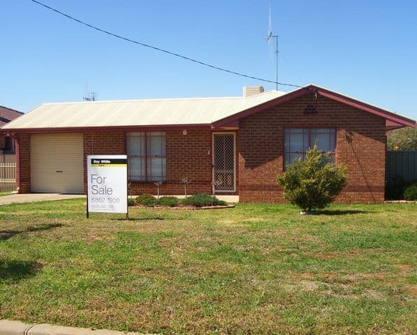 17 Flinders Street, PARKES NSW 2870, Parkes - Image 1