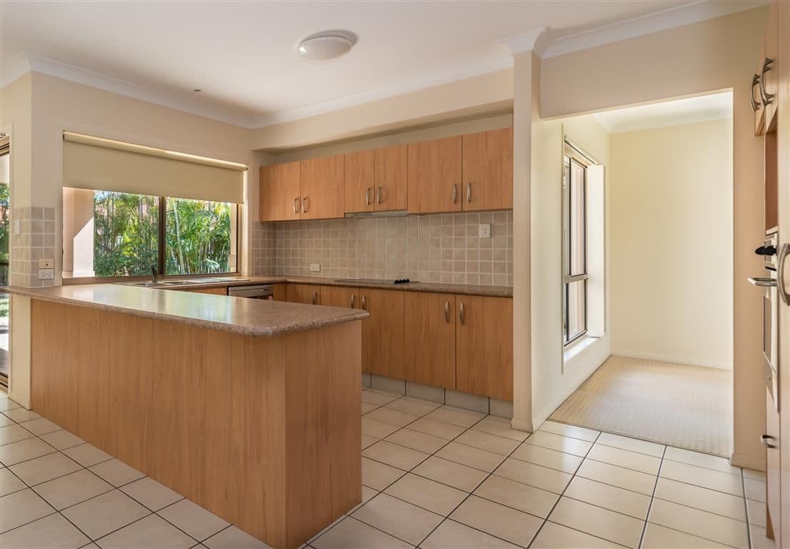 8 Maidenhead Court, OXENFORD QLD 4210, Oxenford - Thumbnail 2