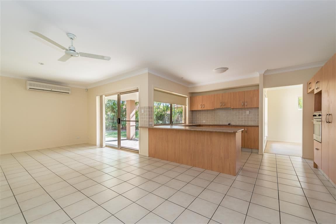 8 Maidenhead Court, OXENFORD QLD 4210, Oxenford - Thumbnail 3