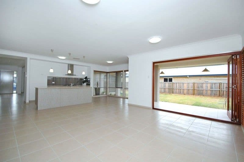 4 Paperbark Place, WAKERLEY QLD 4154, Wakerley - Thumbnail 2