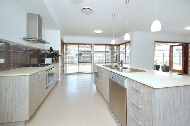 4 Paperbark Place, WAKERLEY QLD 4154, Wakerley - Thumbnail 3