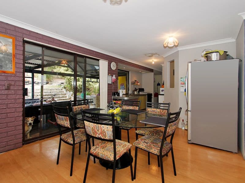 202 Illawarra Crescent, BALLAJURA WA 6066, Ballajura - Thumbnail 2