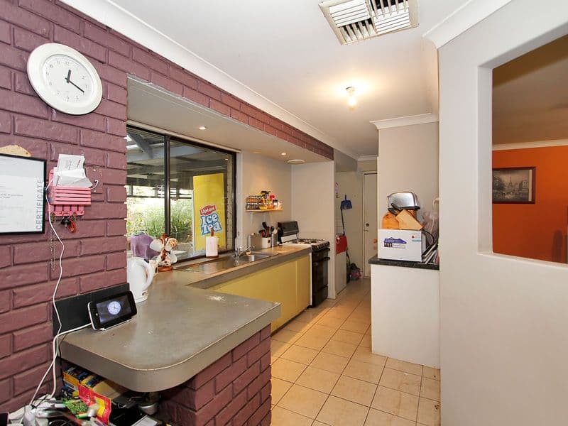 202 Illawarra Crescent, BALLAJURA WA 6066, Ballajura - Thumbnail 3