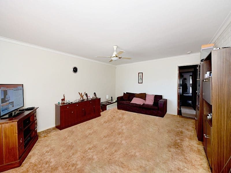 14b Danbury Crescent, Girrawheen WA 6064, Girrawheen - Thumbnail 3