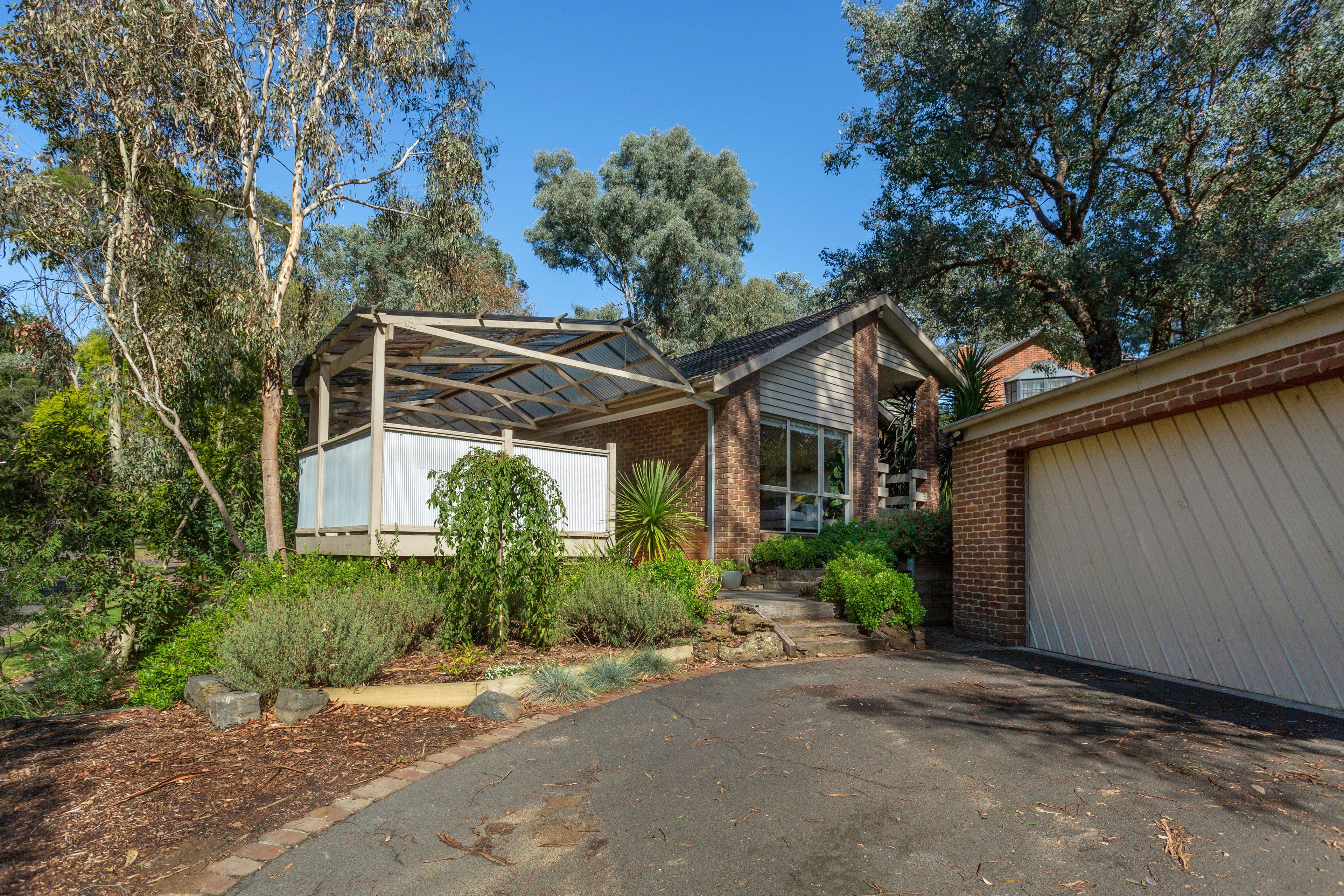 1 Carlyle Close, Hurstbridge VIC 3099, Hurstbridge - Thumbnail 2