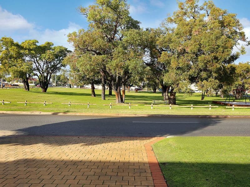 28 Worner Crescent, KARRINYUP WA 6018, Karrinyup - Thumbnail 3