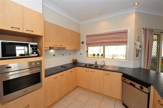 7 Sommariva Street, WESTBROOK QLD 4350, Westbrook - Thumbnail 3