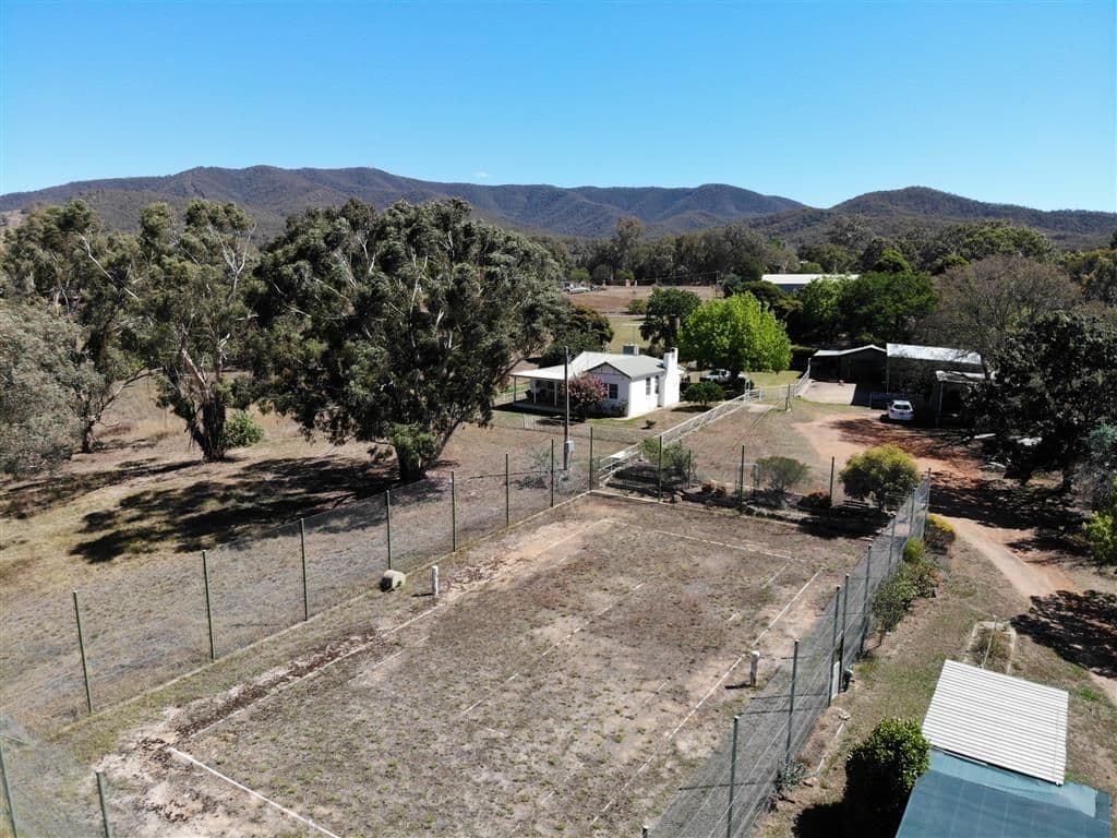 137 Blowering Road, Tumut - Thumbnail 2