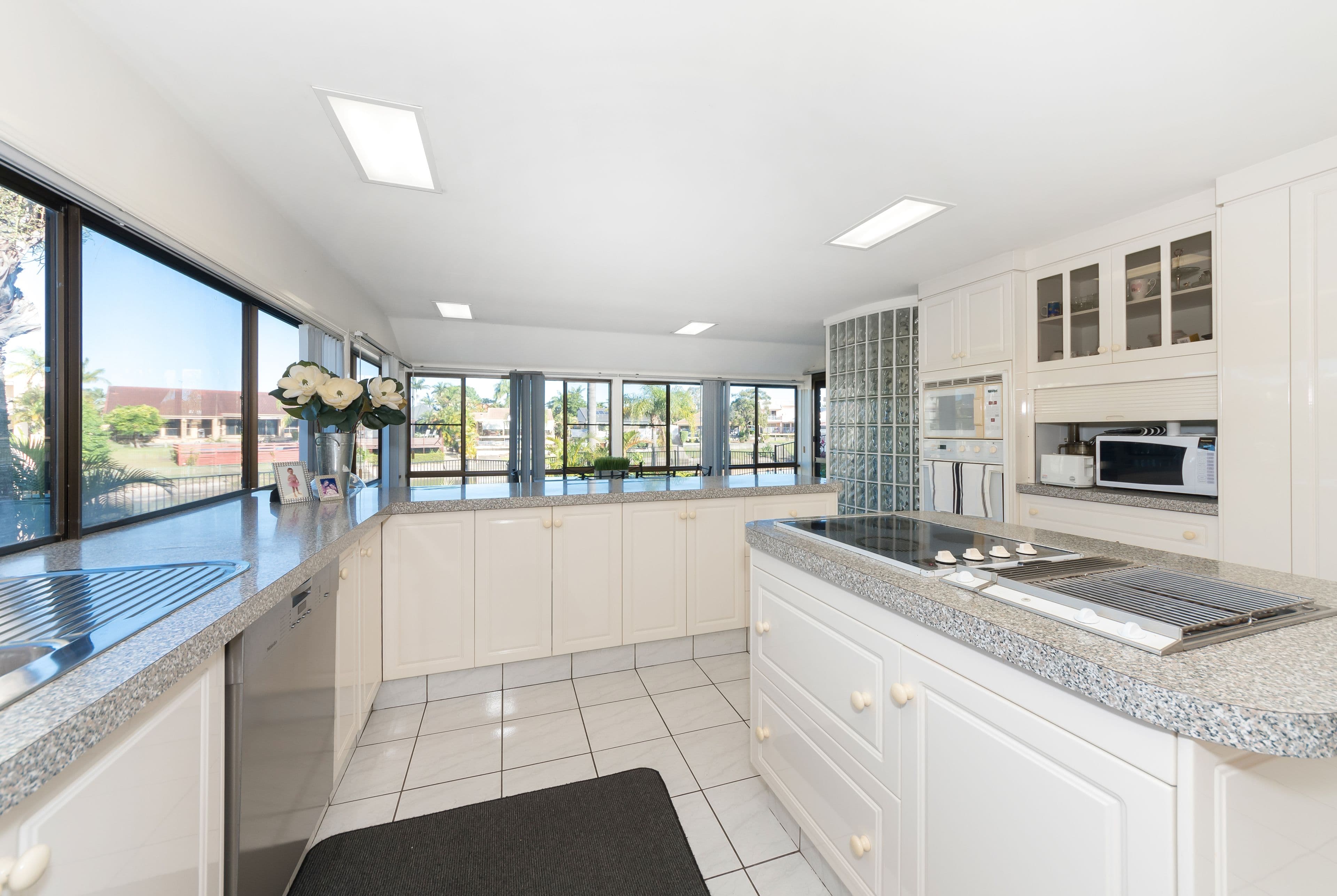 2 Donegal Crescent, Sorrento QLD 4217, Sorrento - Thumbnail 4