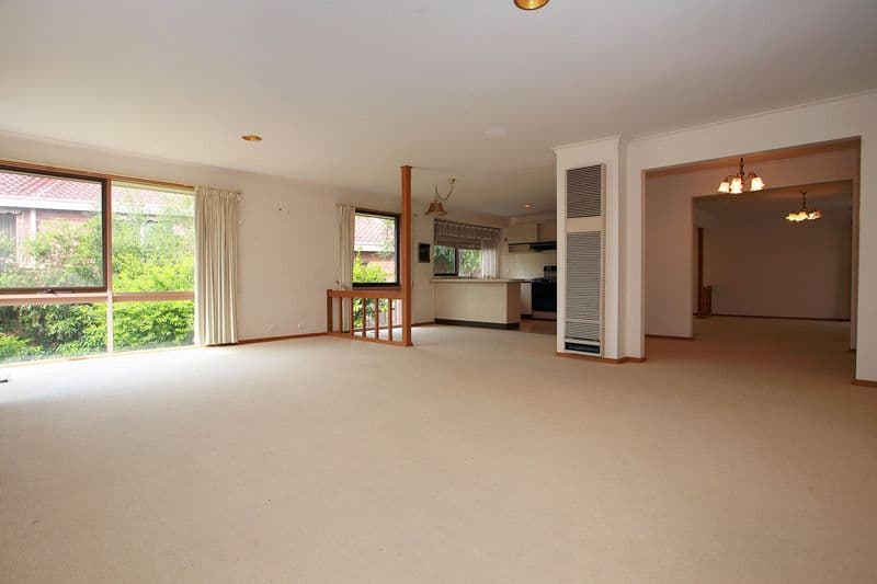 2 Huntingfield Drive, DONCASTER EAST VIC 3109, Doncaster East - Thumbnail 2