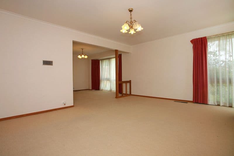 2 Huntingfield Drive, DONCASTER EAST VIC 3109, Doncaster East - Thumbnail 3