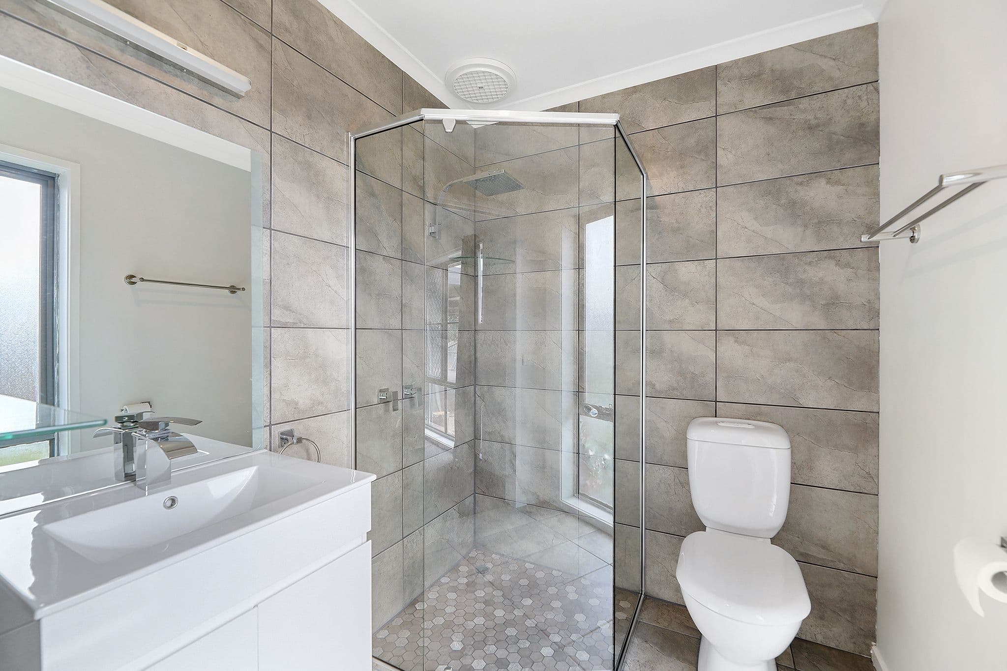 1 Mcclure Street, Drouin VIC 3818, Drouin - Thumbnail 8