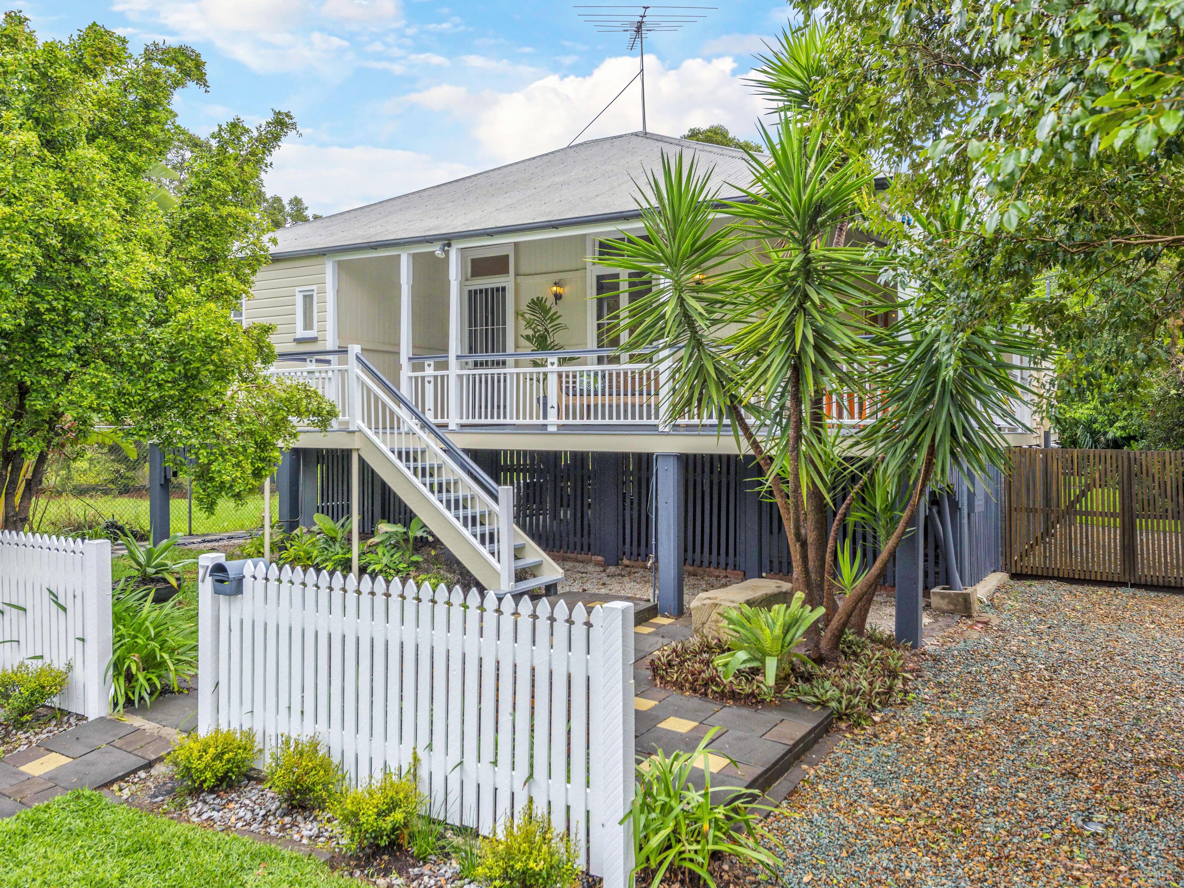 8 Castlemaine Way, Caroline Springs - Image 1
