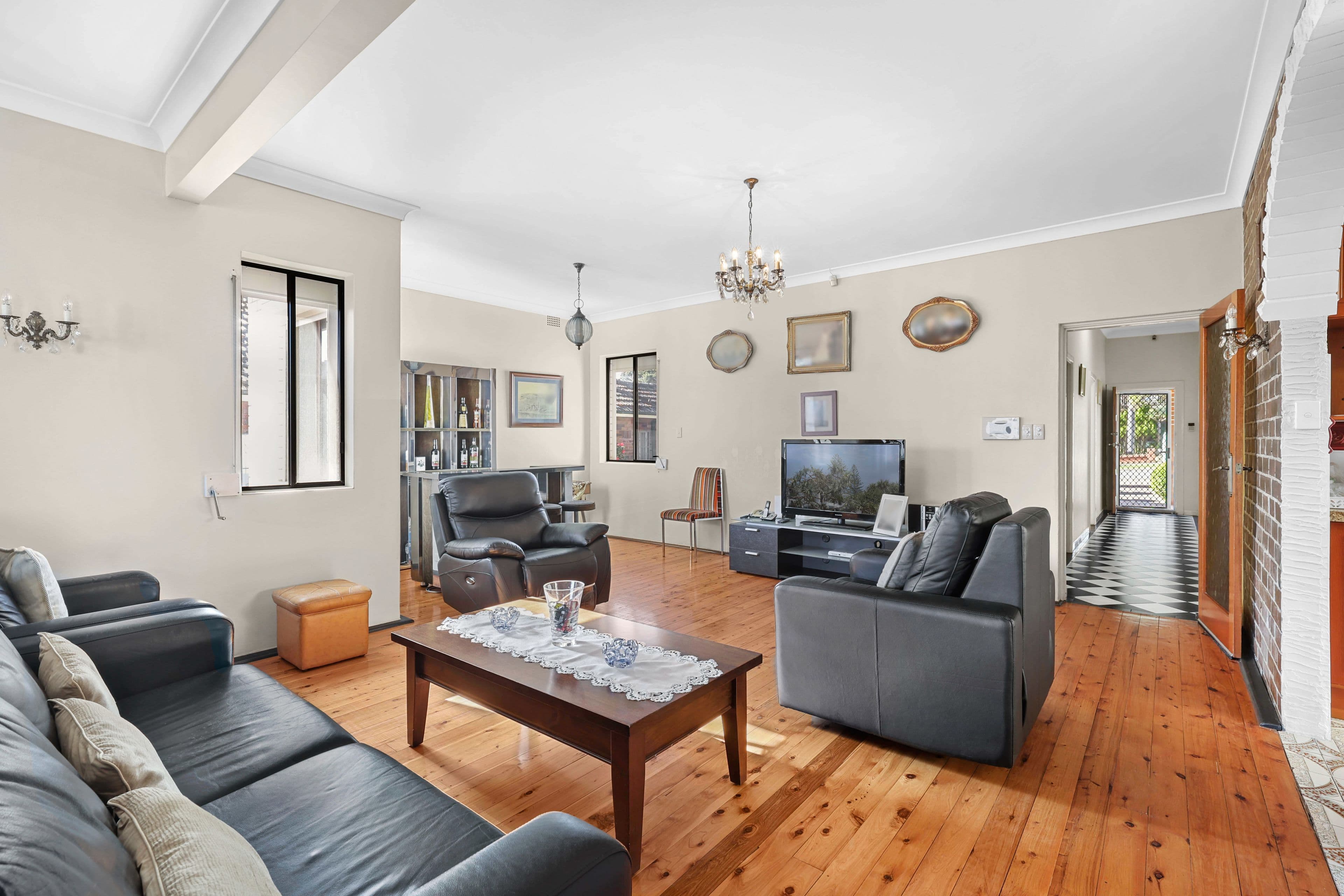 11 Collingwood Avenue, Earlwood NSW 2206, Earlwood - Thumbnail 2