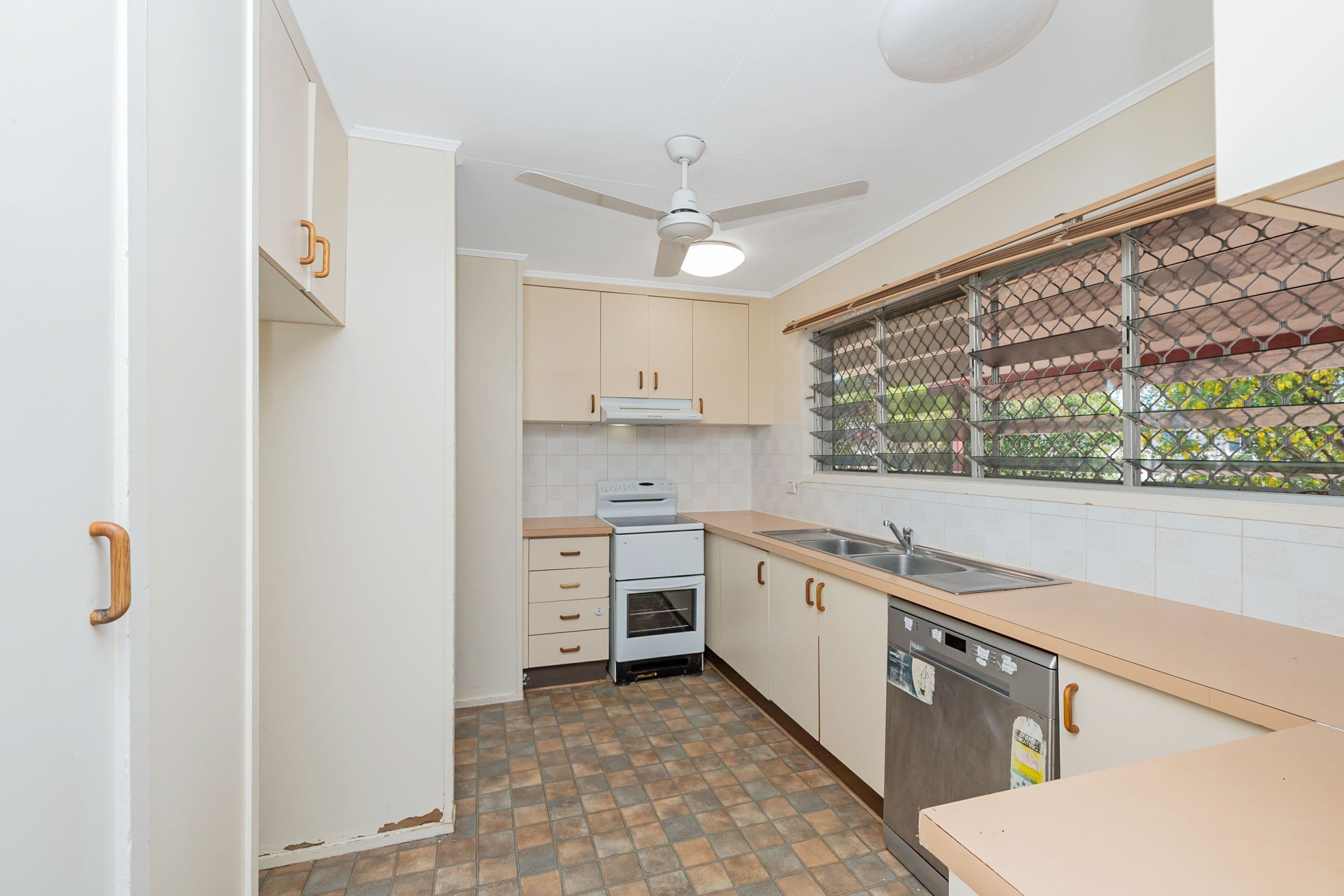 16 Hutchins Street, Heatley QLD 4814, Heatley - Thumbnail 4