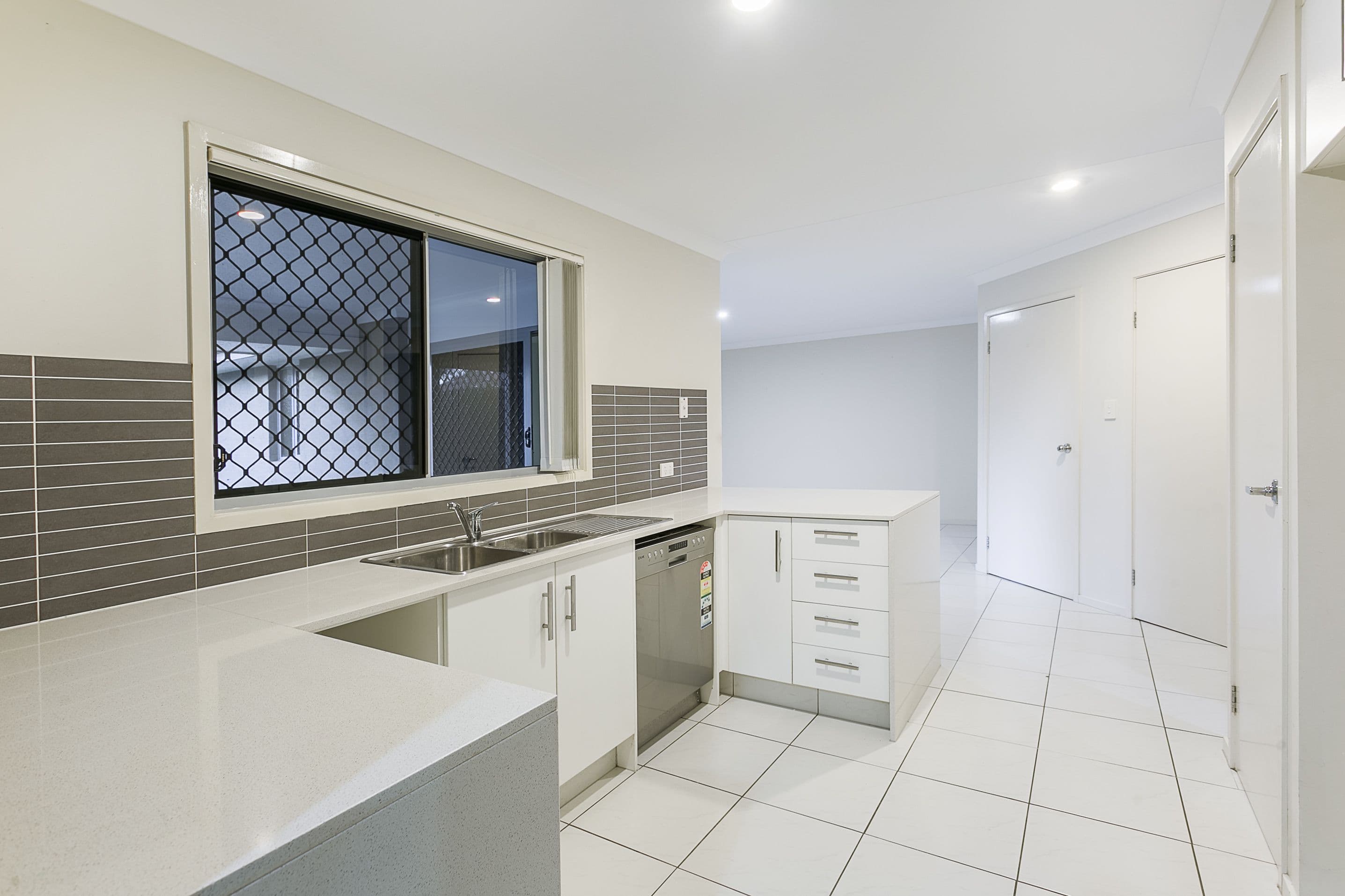 18 Waratah Crescent, Springfield Lakes QLD 4300, Springfield Lakes - Thumbnail 3