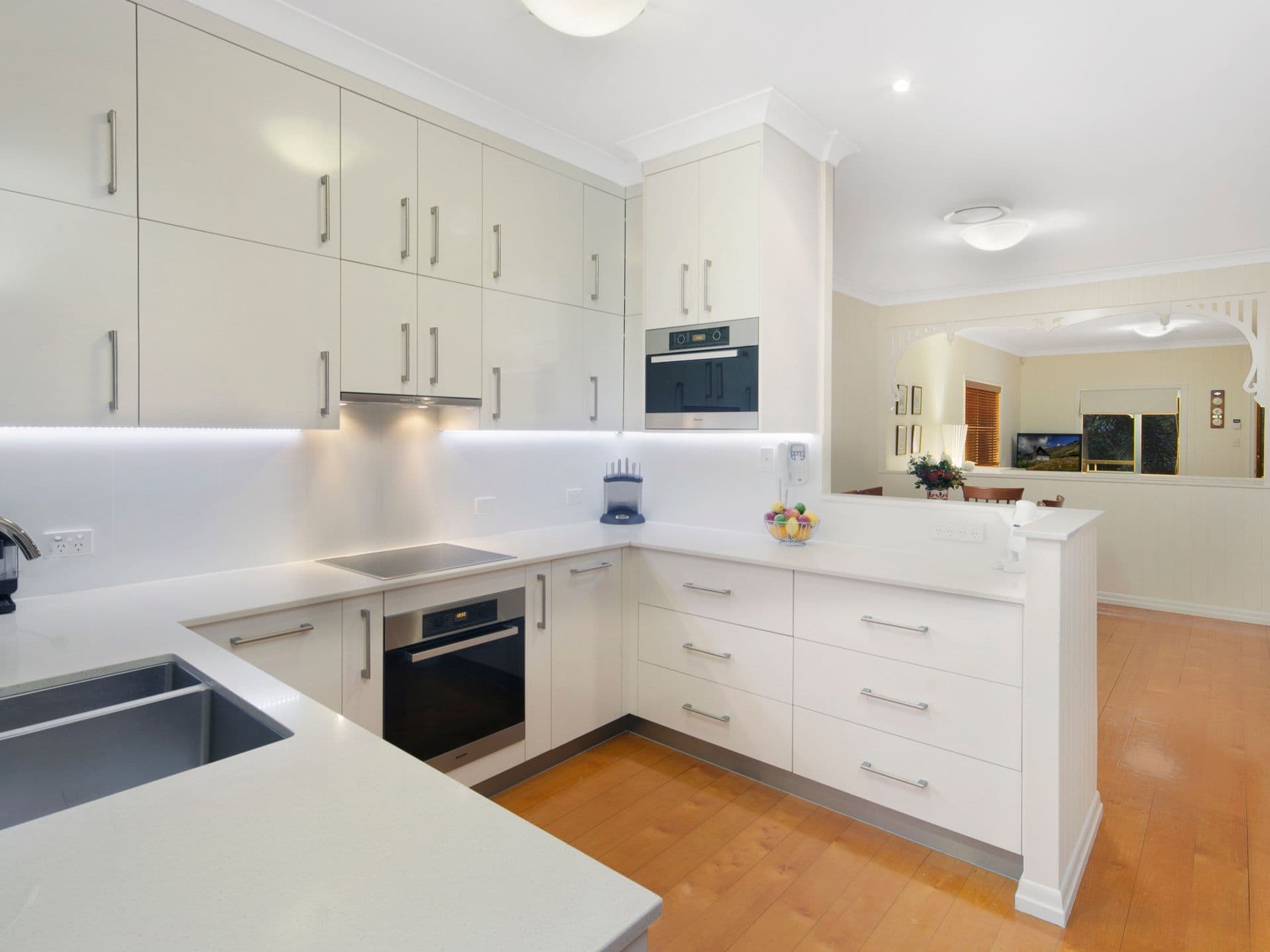 7 Esmonde Place, Coorparoo QLD 4151, Coorparoo - Thumbnail 2