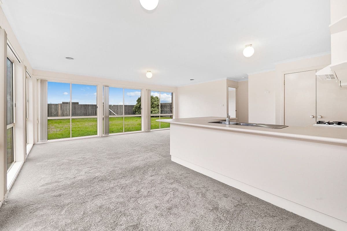 27 Shaftsbury Avenue, Berwick VIC 3806, Berwick - Thumbnail 4