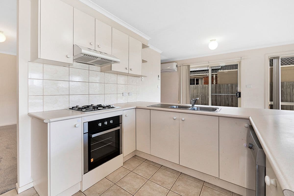 27 Shaftsbury Avenue, Berwick VIC 3806, Berwick - Thumbnail 6