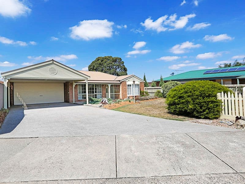 13 Cortland Drive, HIGHTON VIC 3216, Highton - Thumbnail 2