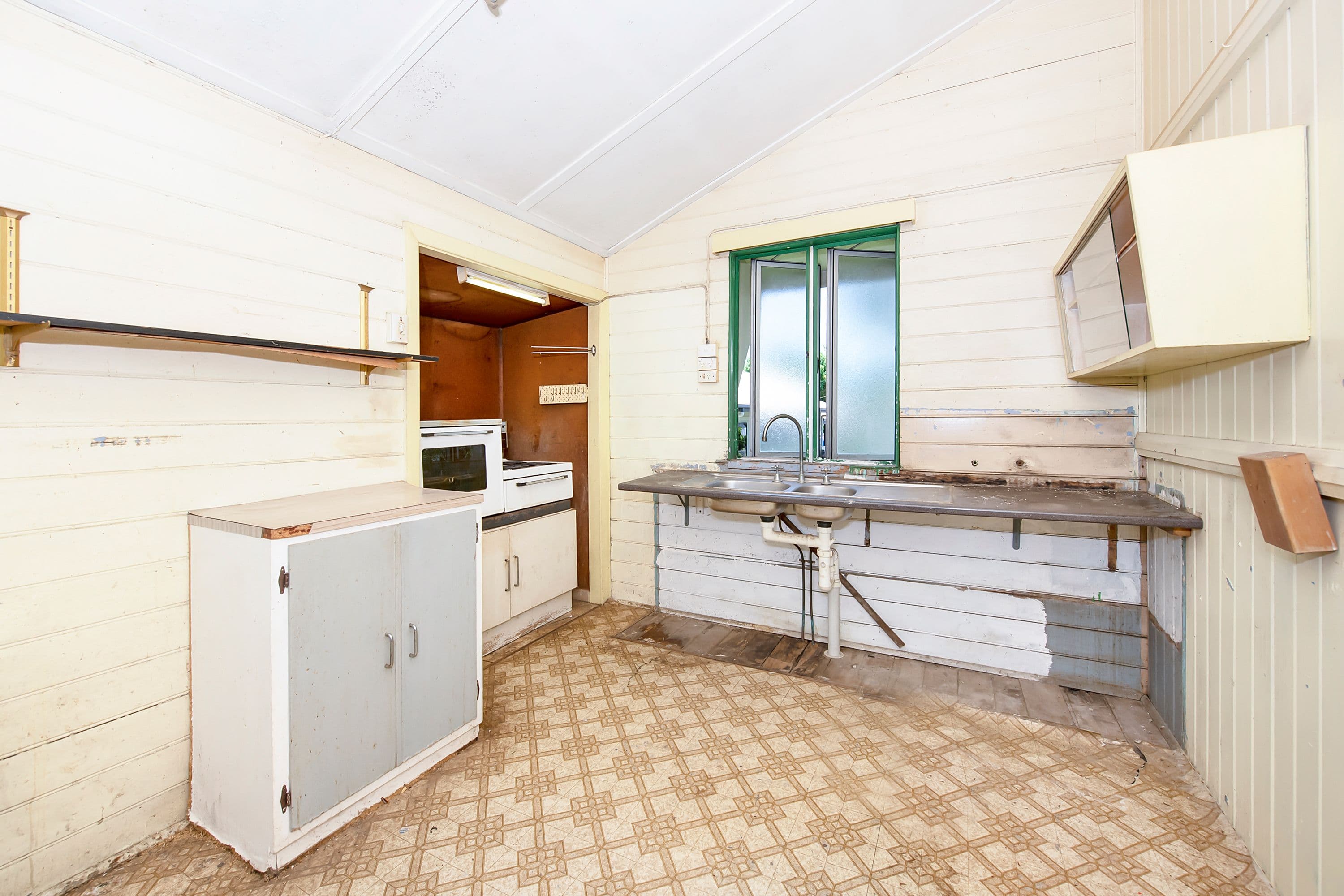 74 Carmody Street, Hermit Park QLD 4812, Hermit Park - Thumbnail 3