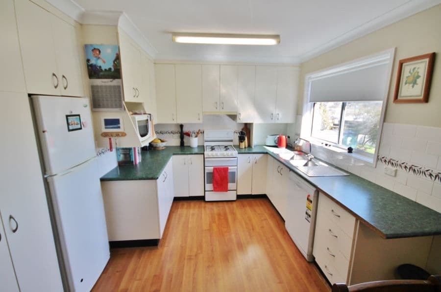18 Barwang Street, YOUNG NSW 2594, Young - Thumbnail 5