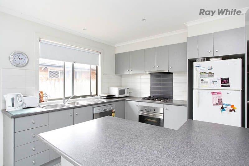 37 HAMISH Drive, TARNEIT VIC 3029, Tarneit - Thumbnail 2