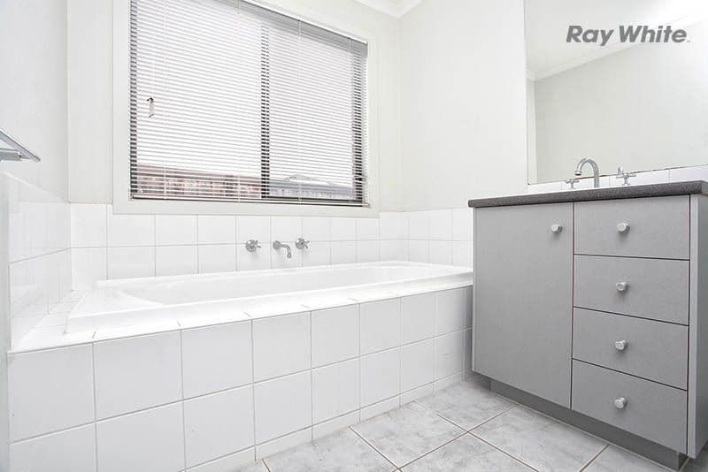 37 HAMISH Drive, TARNEIT VIC 3029, Tarneit - Thumbnail 5