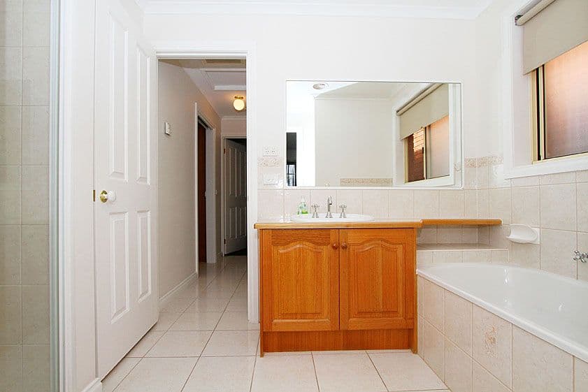 2 Stillman Drive, MILL PARK VIC 3082, Mill Park - Thumbnail 6