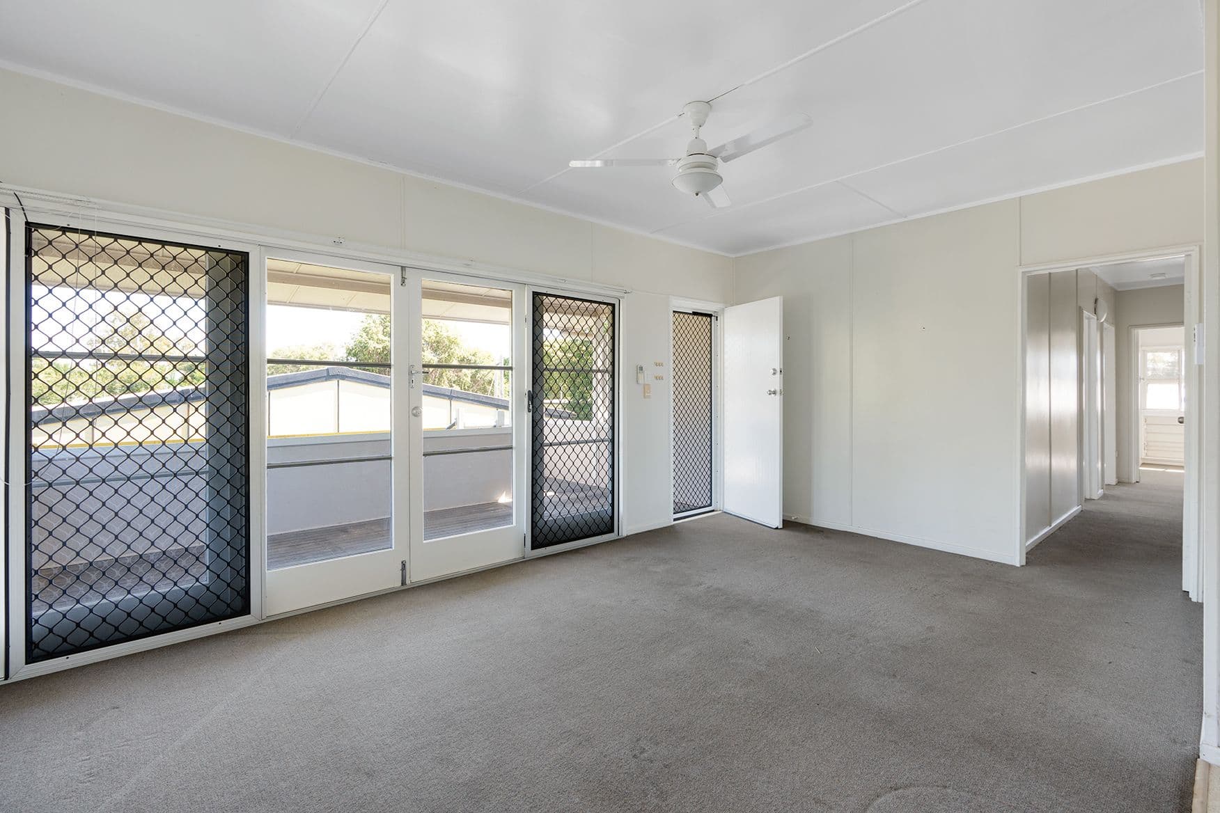 120 Hospital Road, Emerald QLD 4720, Emerald - Thumbnail 2
