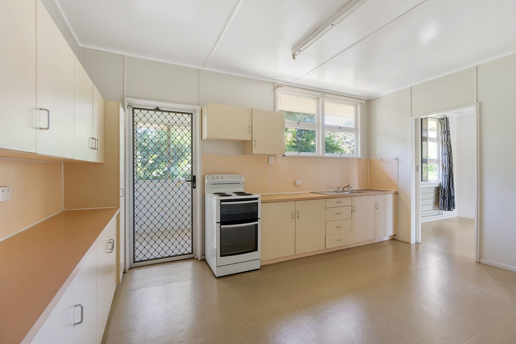 120 Hospital Road, Emerald QLD 4720, Emerald - Thumbnail 5