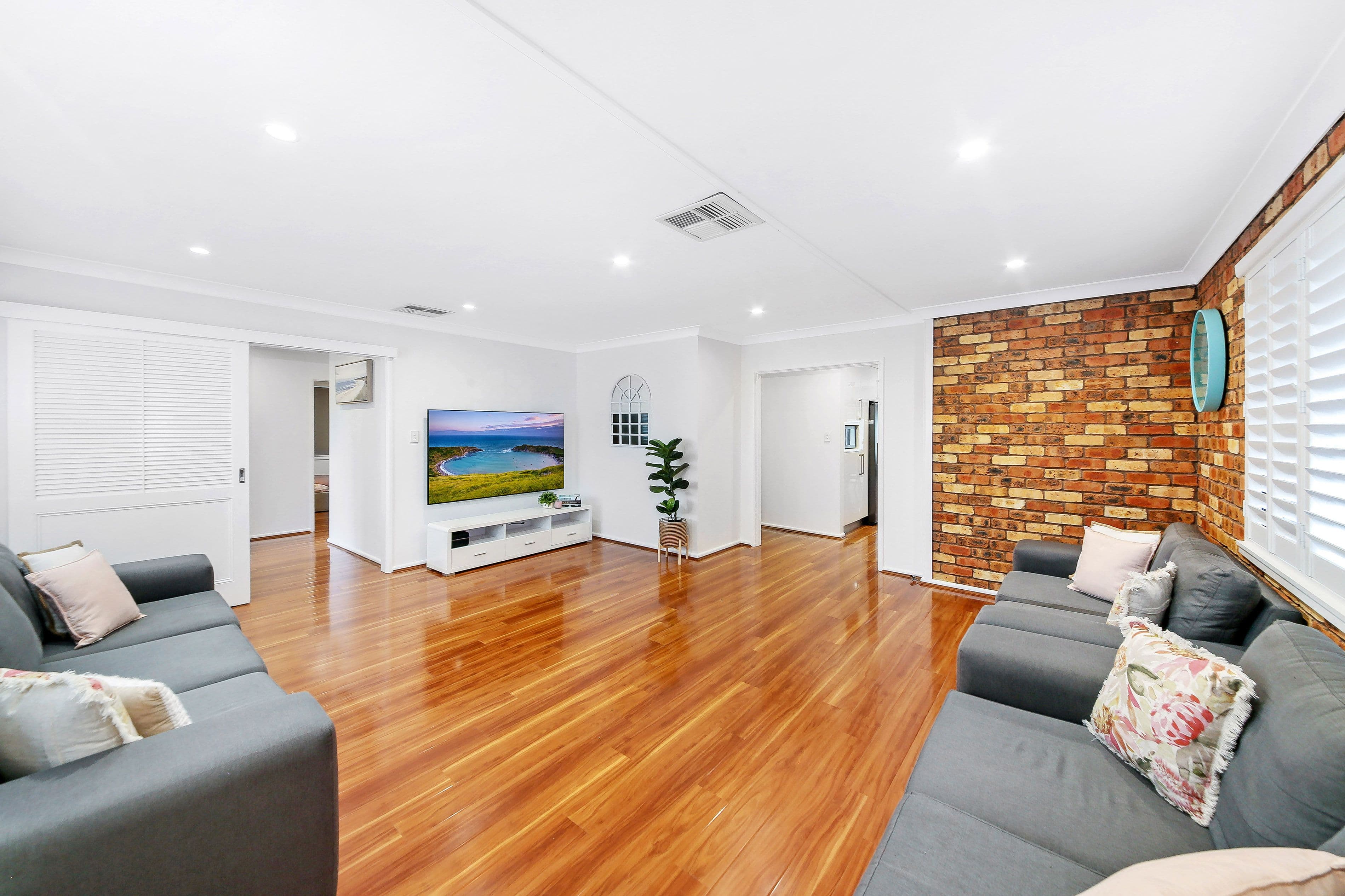 15 Lincoln Road, Georges Hall NSW 2198, Georges Hall - Thumbnail 3