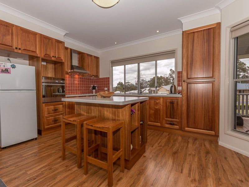 17 Samuel Avenue, CROWS NEST QLD 4355, Crows Nest - Thumbnail 2
