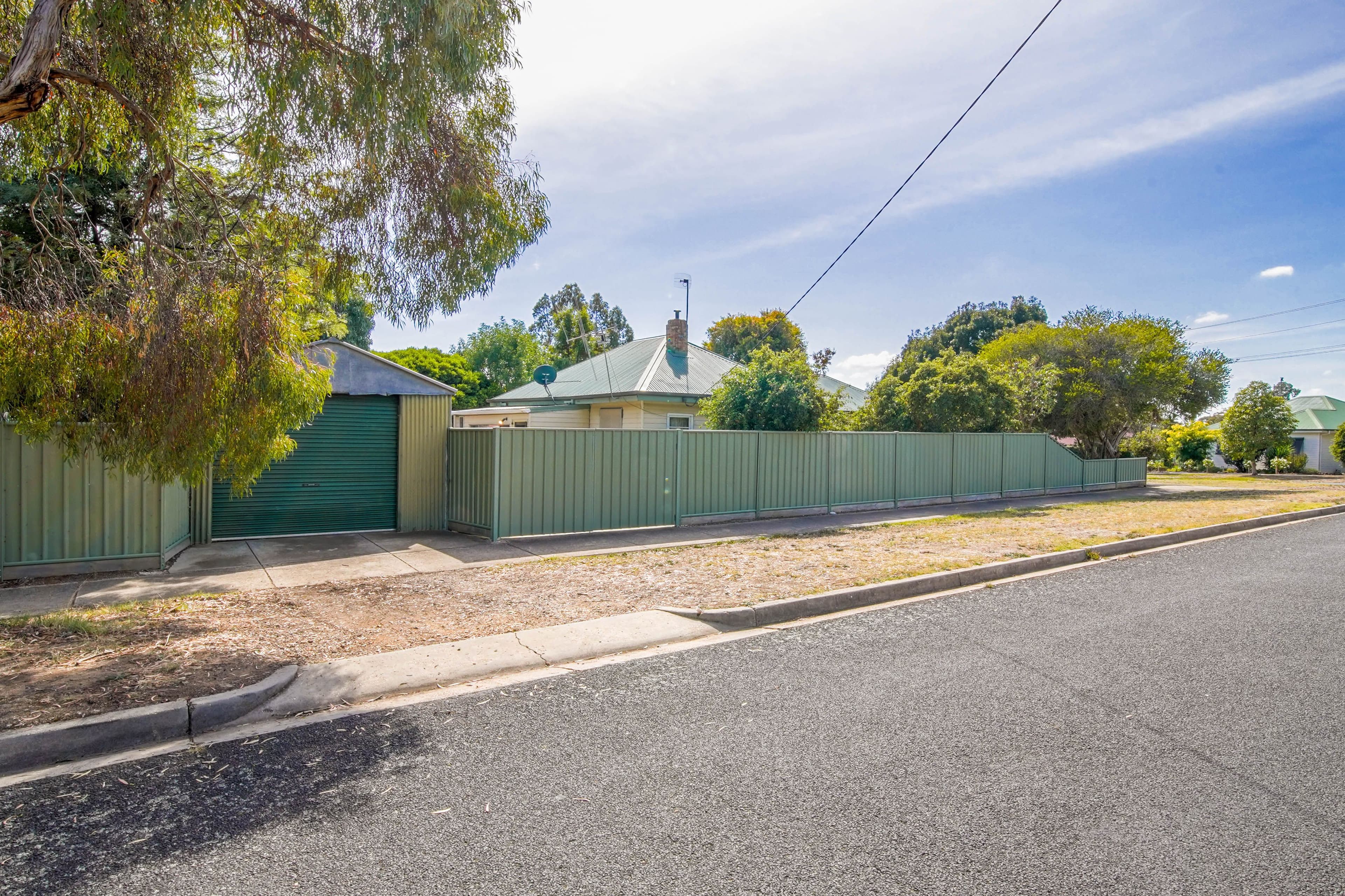 4 Woolcock Avenue, Kangaroo Flat VIC 3555, Kangaroo Flat - Thumbnail 2
