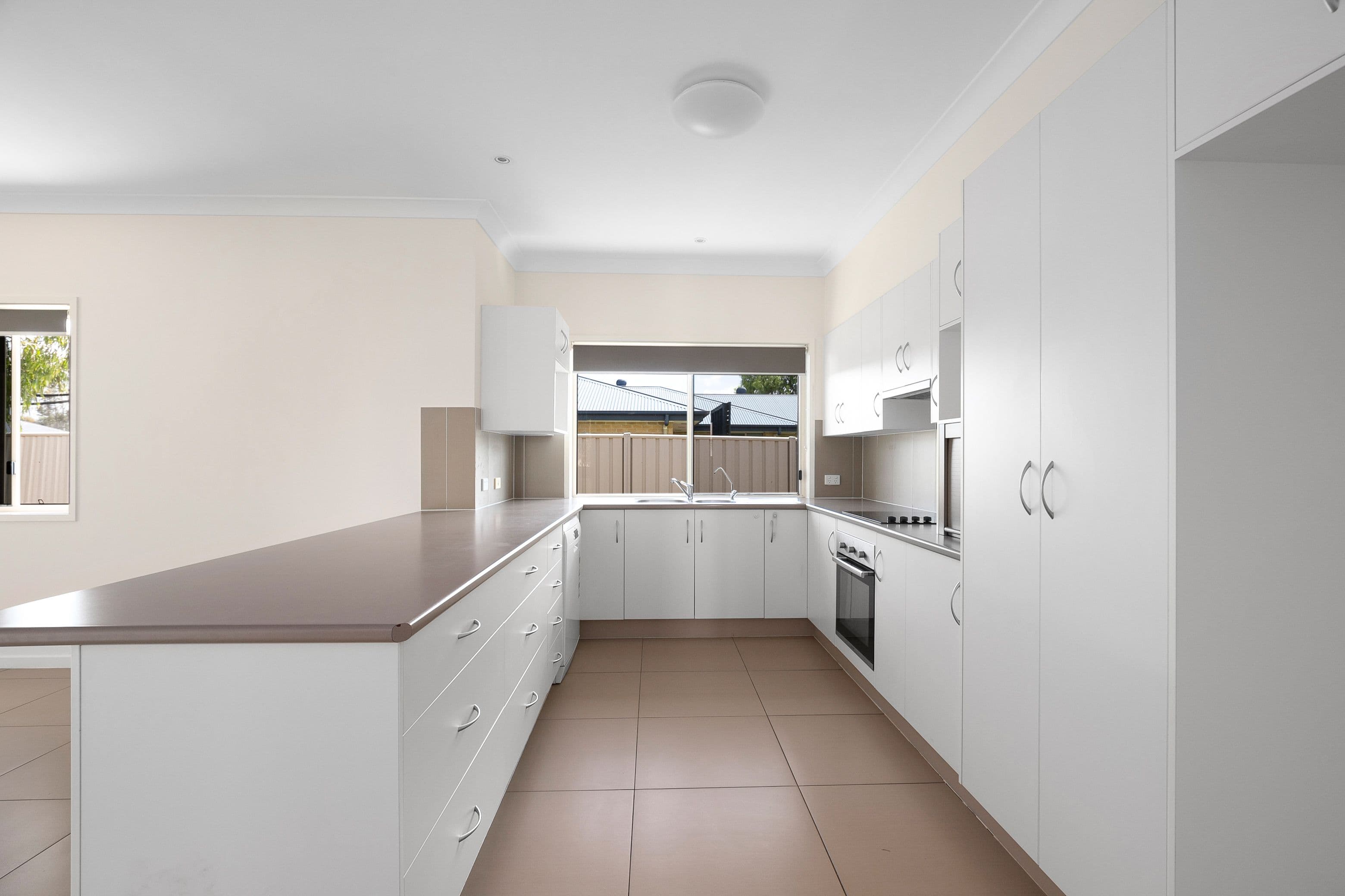 20 Mayfair Drive, Emerald QLD 4720, Emerald - Thumbnail 3