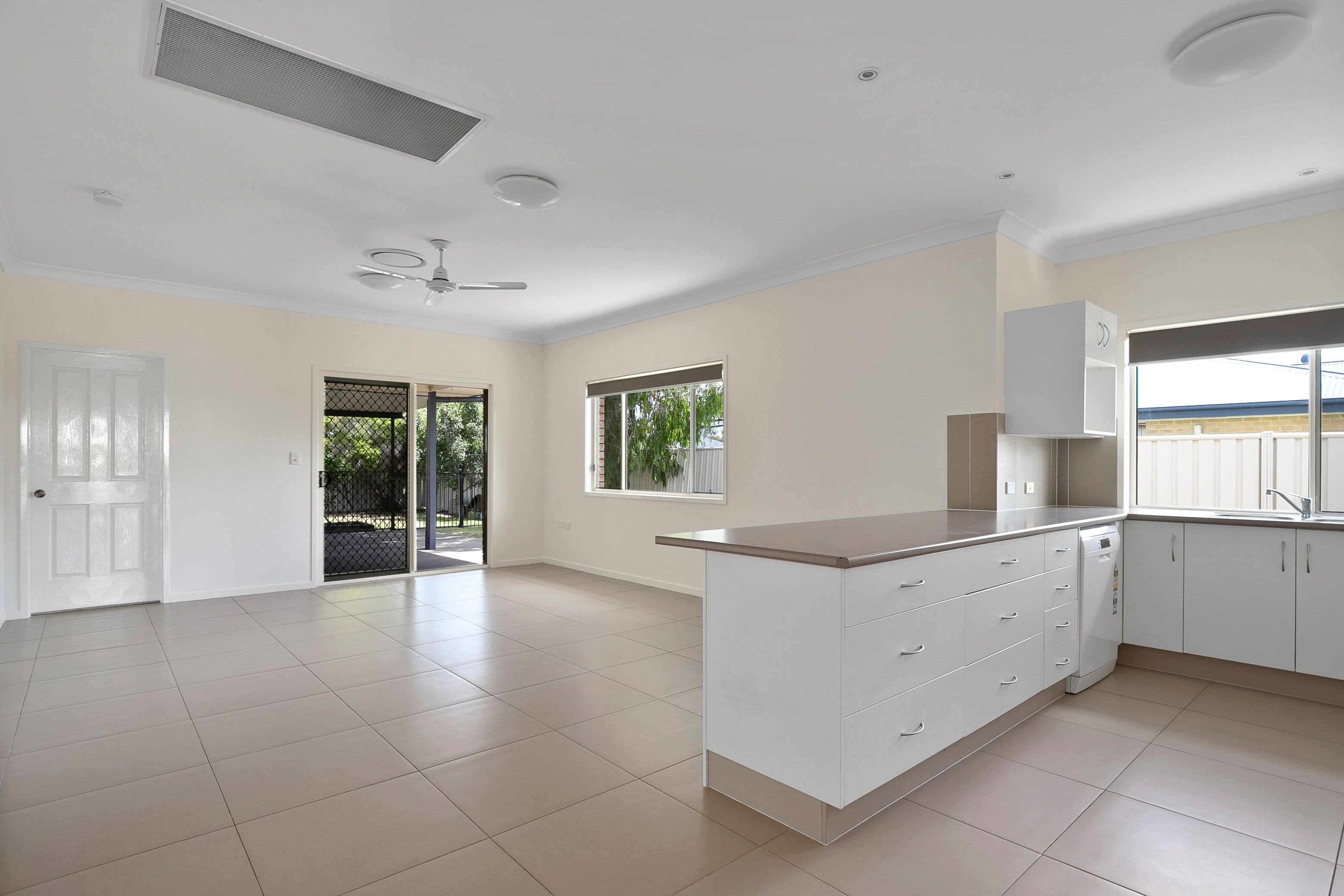 20 Mayfair Drive, Emerald QLD 4720, Emerald - Thumbnail 5