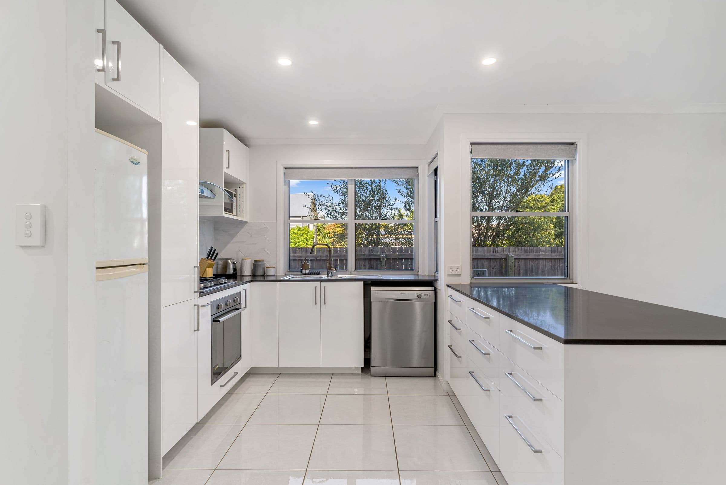 27 Rock Street, Scarborough QLD 4020, Scarborough - Thumbnail 3