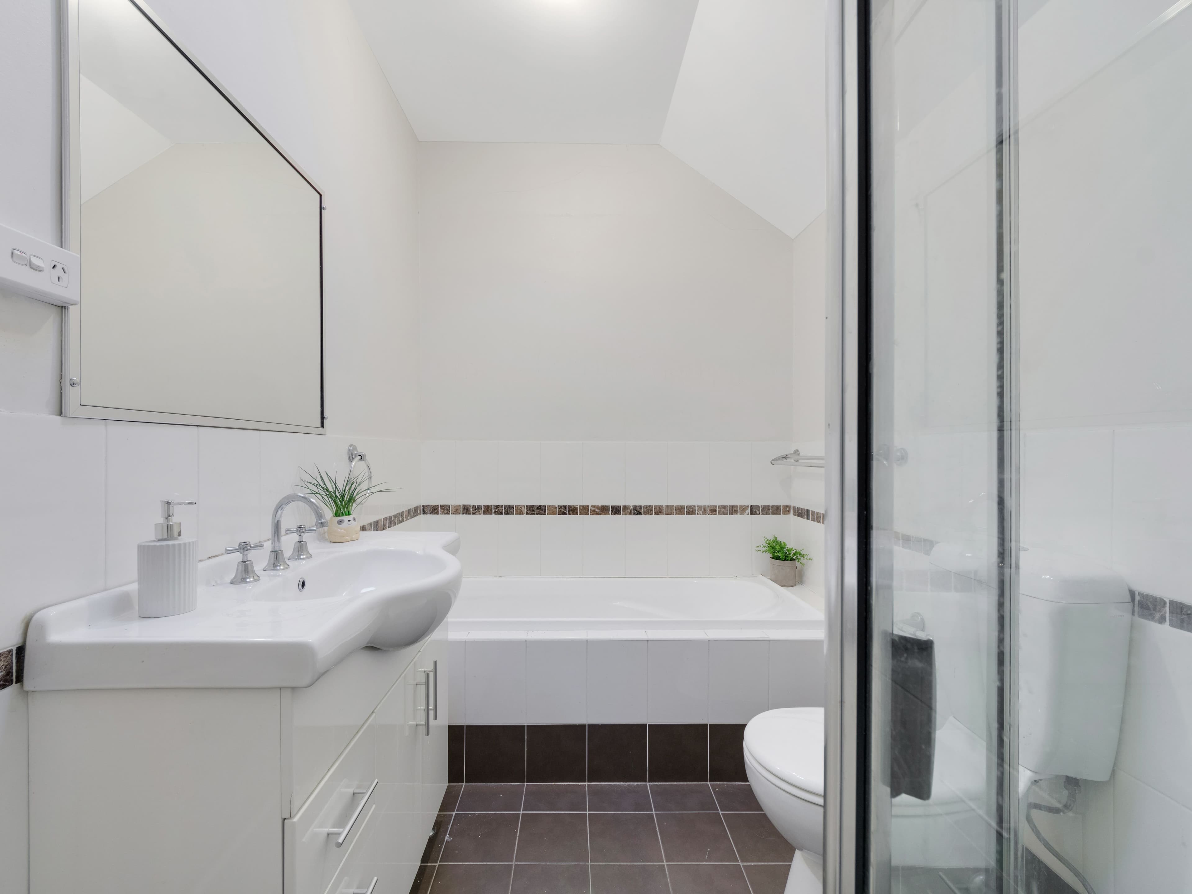 13 Chamberlain Street, Campbelltown NSW 2560, Campbelltown - Thumbnail 7