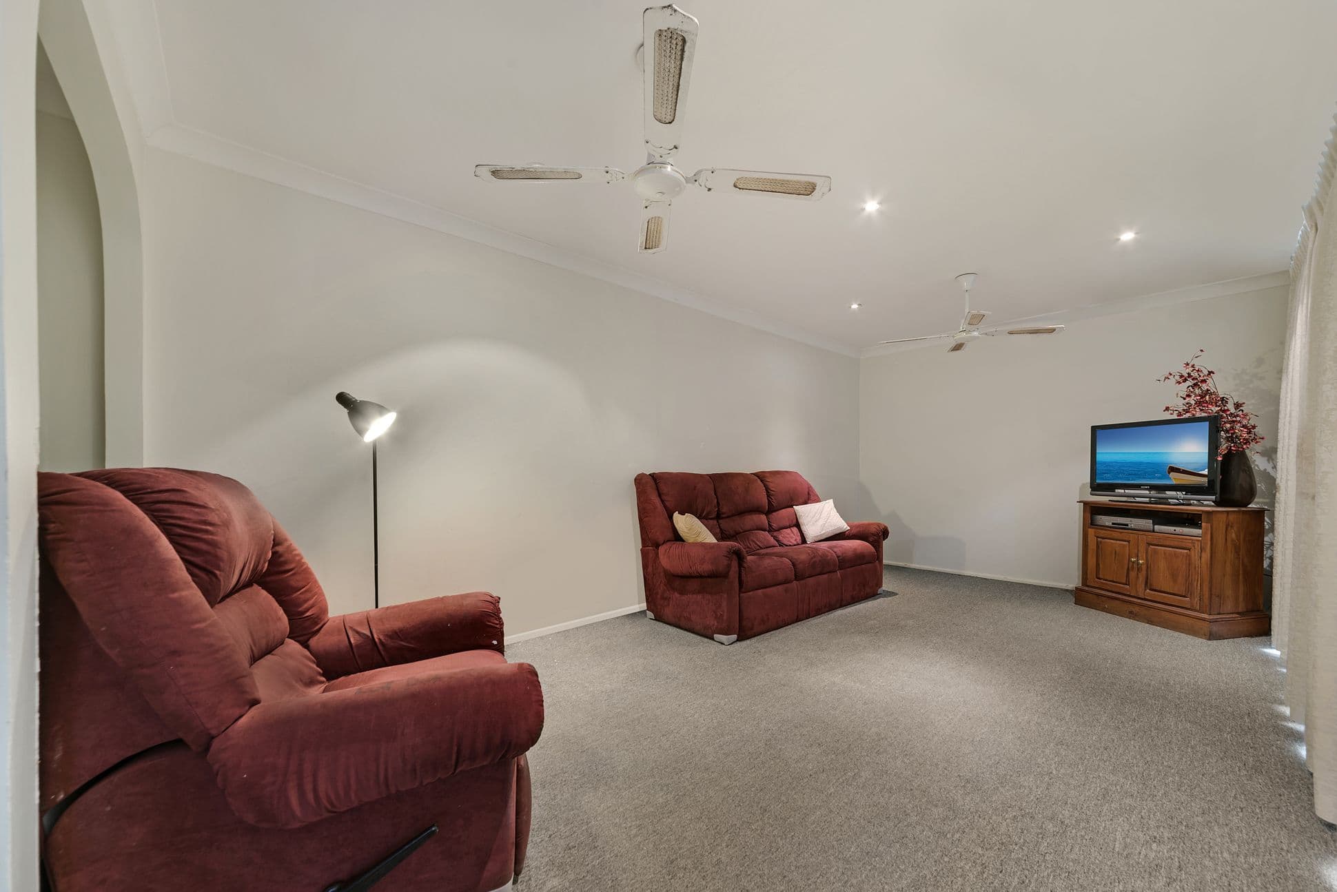 8 Gambia Street, Kearns - Thumbnail 2