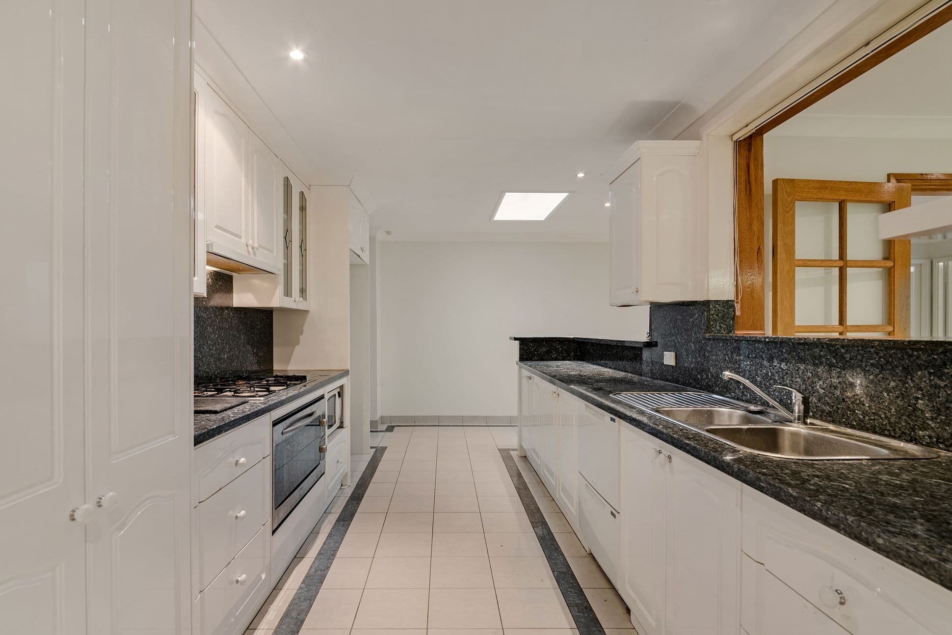 8 Gambia Street, Kearns - Thumbnail 4